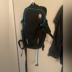 Sierra Designs Bear Peak 2.0L Hydration Backpack